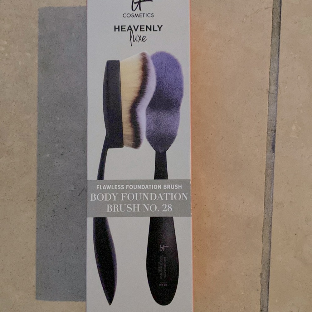 IT Cosmetics Body Foundation Brush # 28